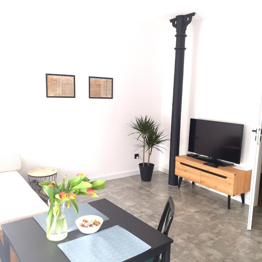 Apartament Z Historia เยเลเนียกูรา ภายนอก รูปภาพ