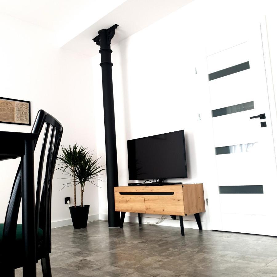 Apartament Z Historia เยเลเนียกูรา ภายนอก รูปภาพ